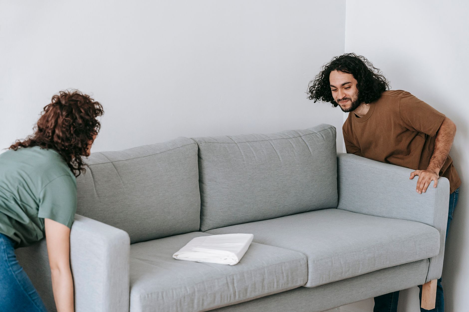 Parcelink's Solution: Two-Person Crews for Seamless Delivery